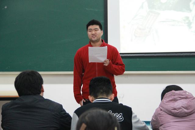 比赛选手激情演绎