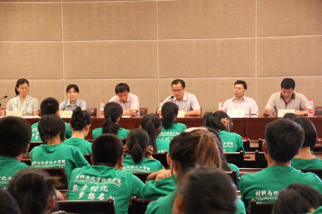 党委书记胡绍华发表讲话