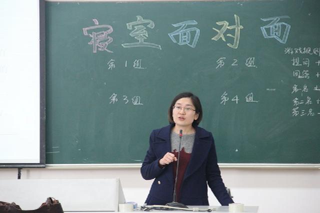 孙小菲老师为学生做精彩报告