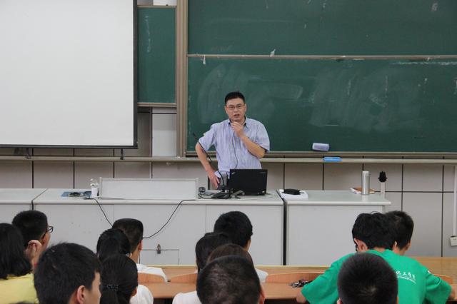 王园朝副院长详细介绍专业整体概况