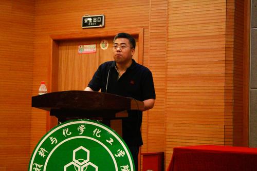 班主任代表潘健林老师致辞