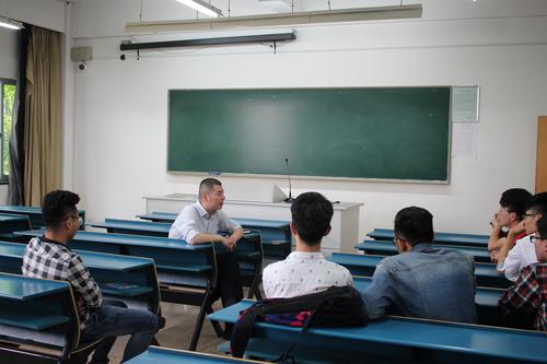 企业对学生进行面试