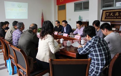 双方进行深入交流