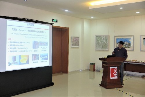 东华大学刘天西教授作邀请报告